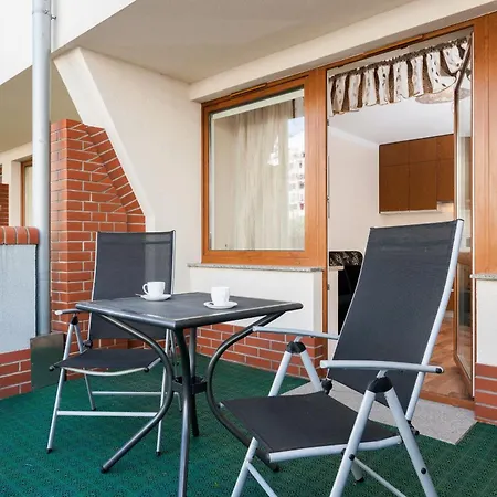 Mistral Wooden Outdoor Parking Apartment Swinoujscie
